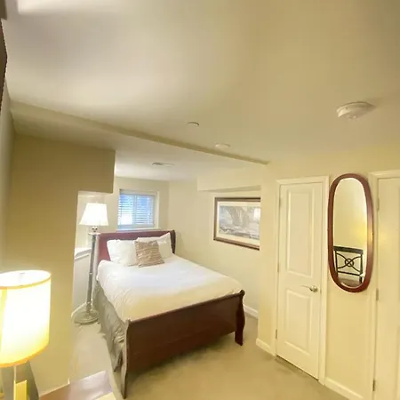Lovely Remodeled 2Bdrm Basement Home Washington Exterior foto