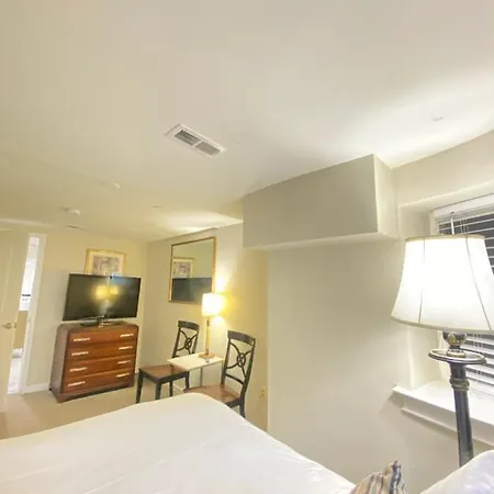 Lovely Remodeled 2Bdrm Basement Home Washington Exterior foto