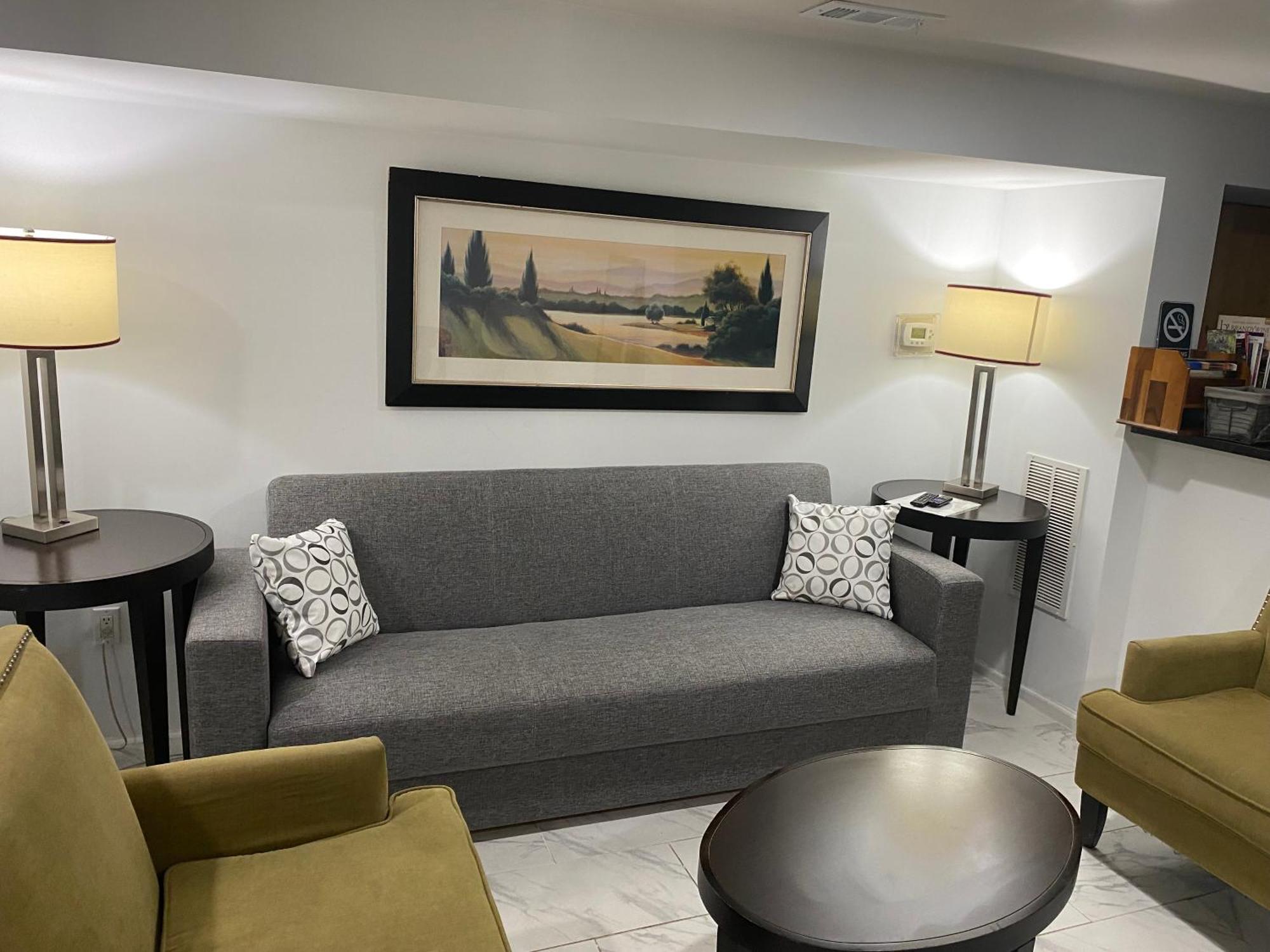 Lovely Remodeled 2bdrm Basement Apartment