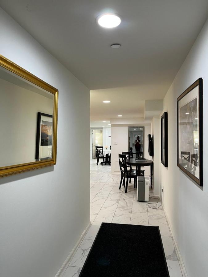 Lovely Remodeled 2bdrm Basement Appartamento