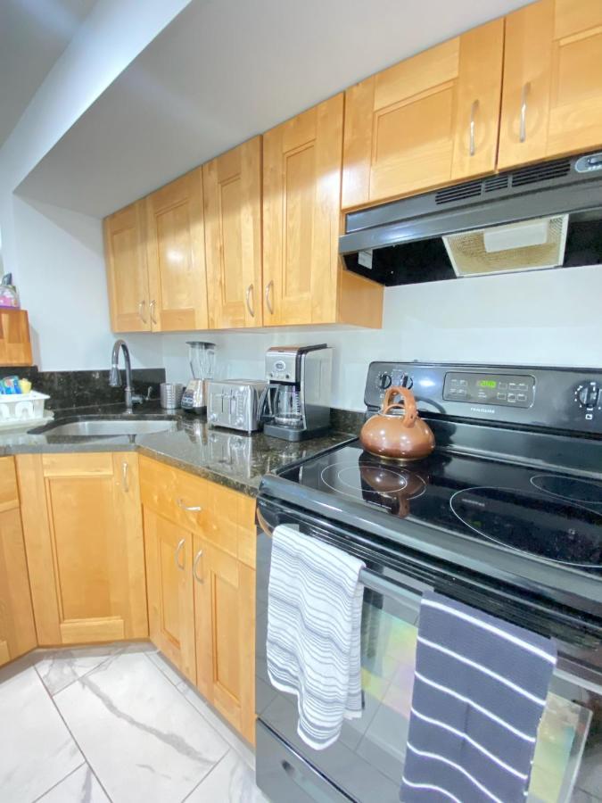 Lovely Remodeled 2bdrm Basement Appartamento *