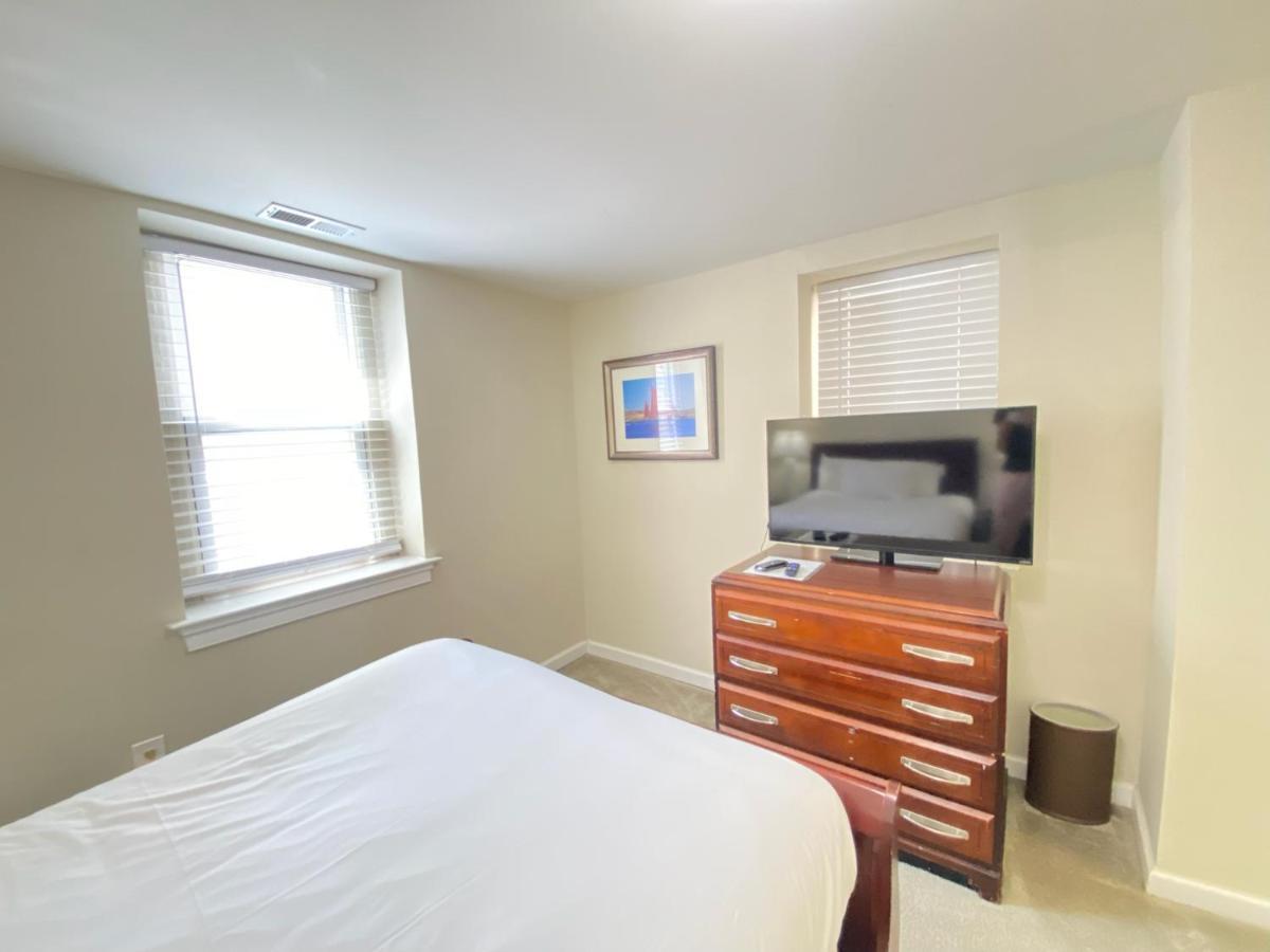 Lovely Remodeled 2bdrm Basement Appartamento *