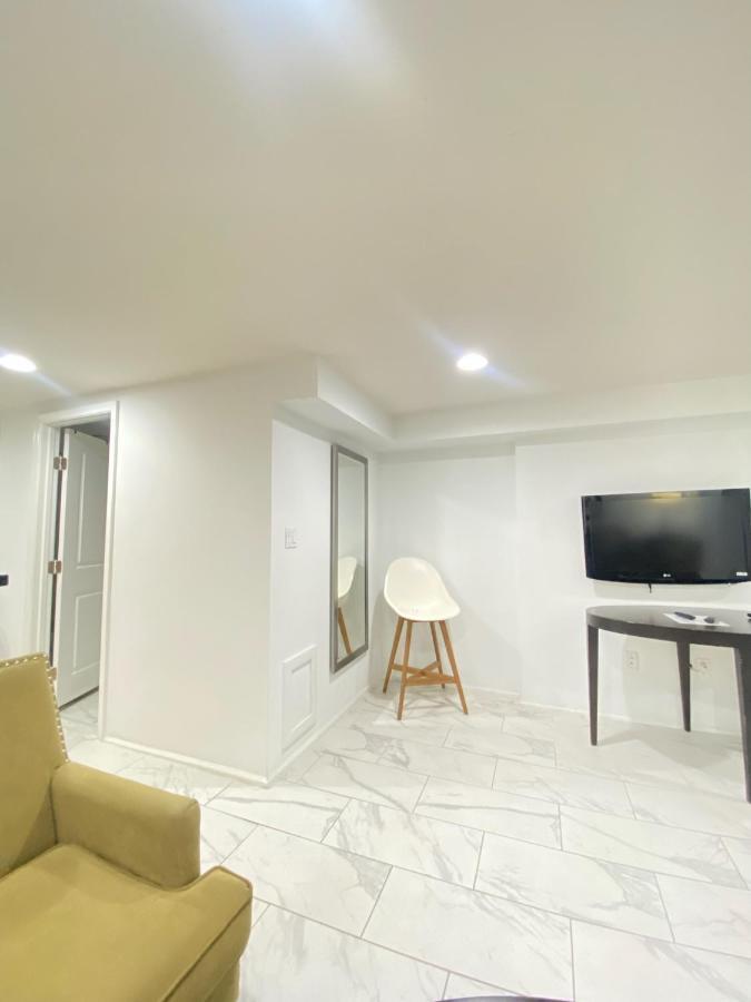 Appartamento Lovely Remodeled 2bdrm Basement