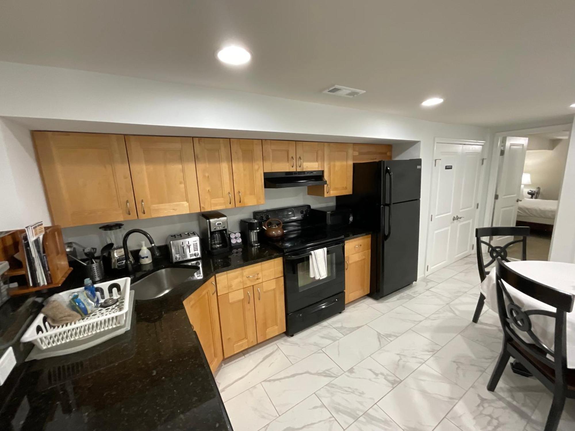 Lovely Remodeled 2bdrm Basement Washington