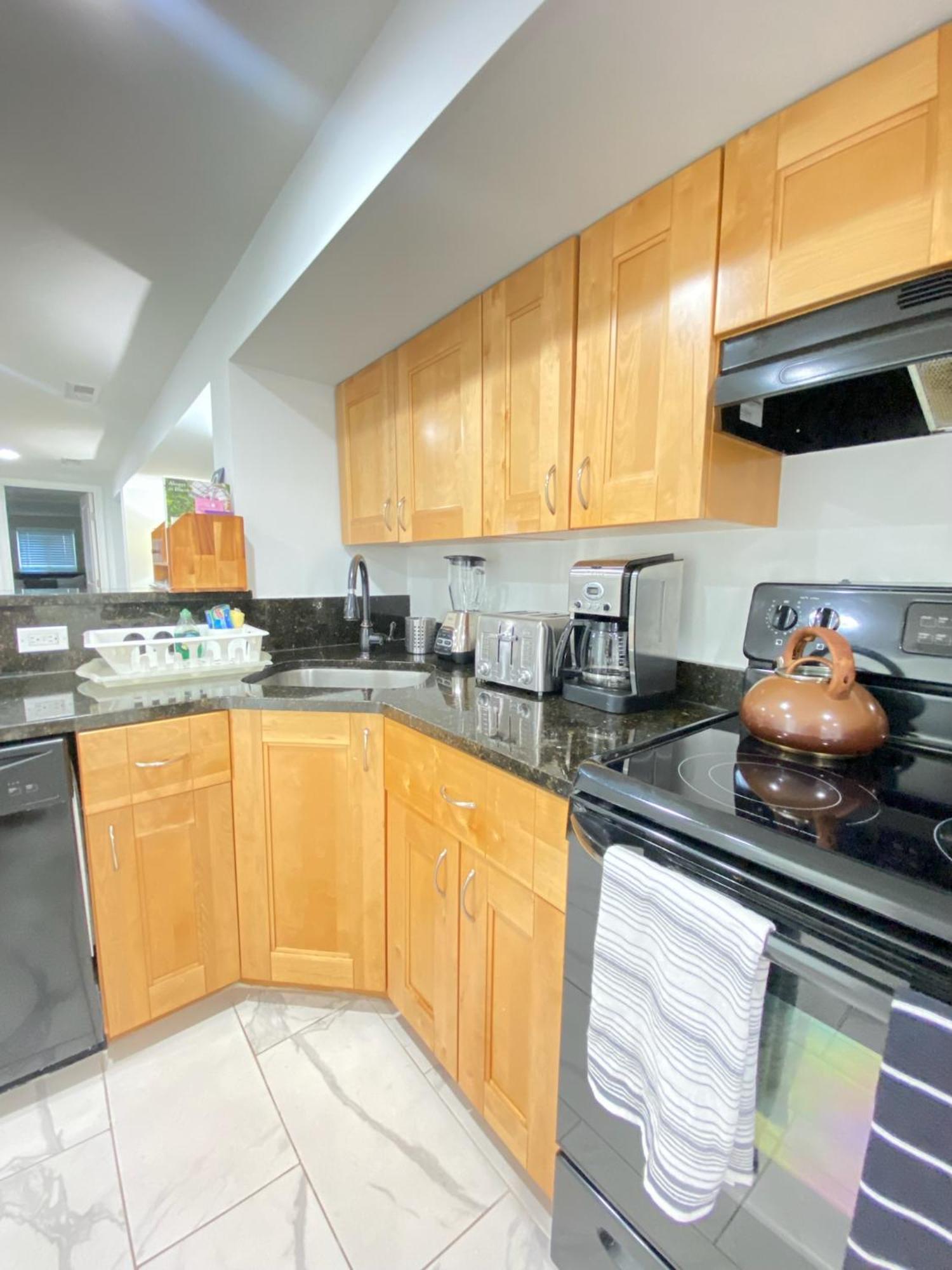 Lovely Remodeled 2bdrm Basement * Washington