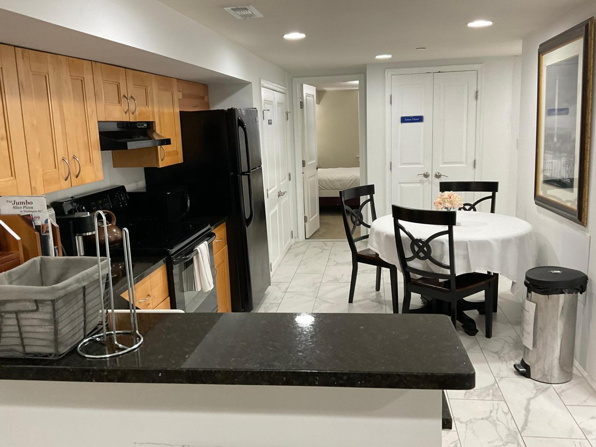 Lovely Remodeled 2bdrm Basement * Washington